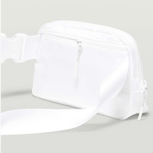 Lululemon White Everywhere Belt Bag. - Picture 4 of 16